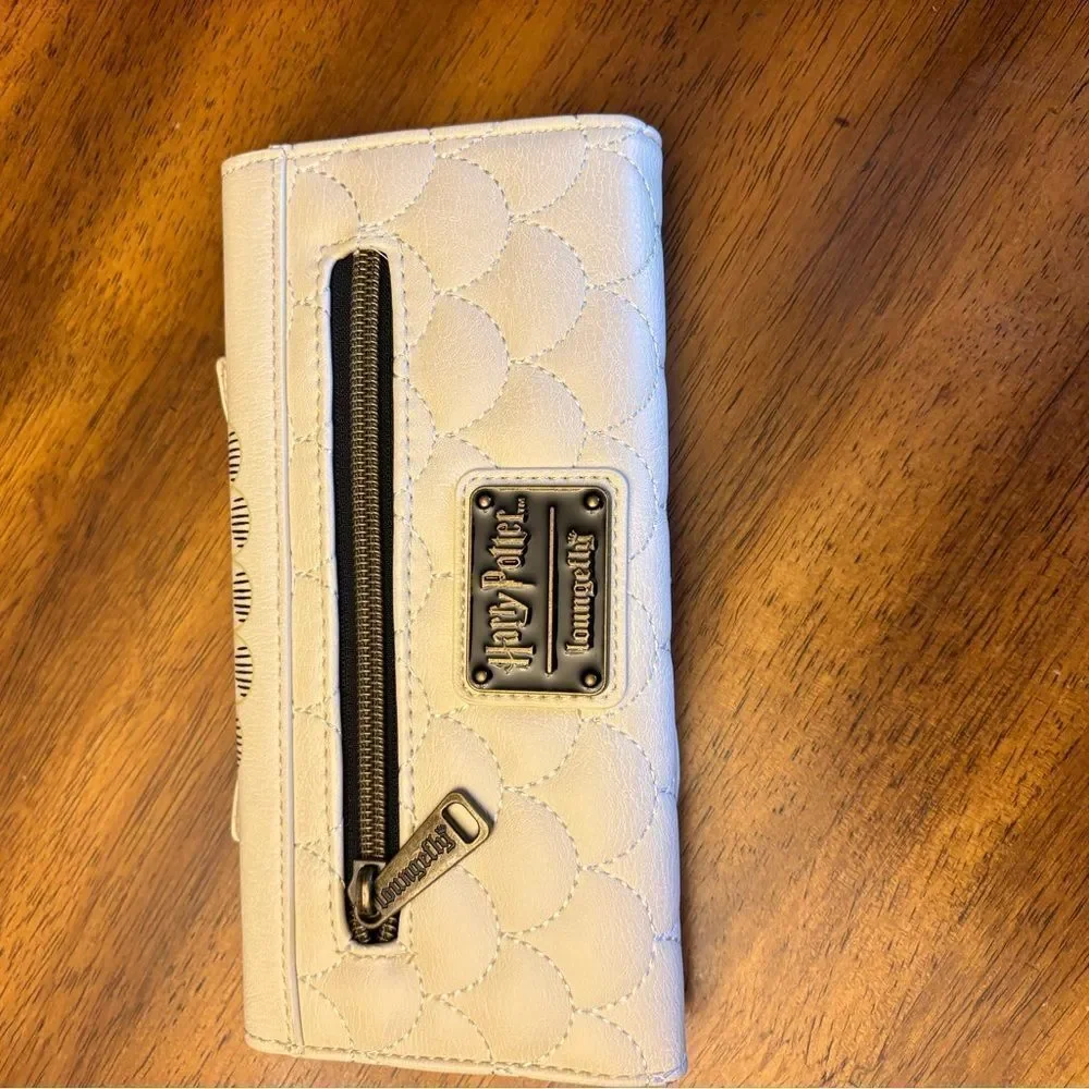 Harry Potter Owl Design White Wallet by loungefly